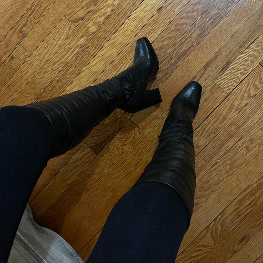 Gorgeous black leather square toe heel knee high boots 😍